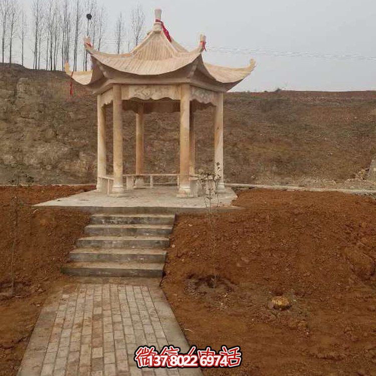 色彩斑斕的晚霞紅涼亭，讓您享受中式園林的繽紛景點