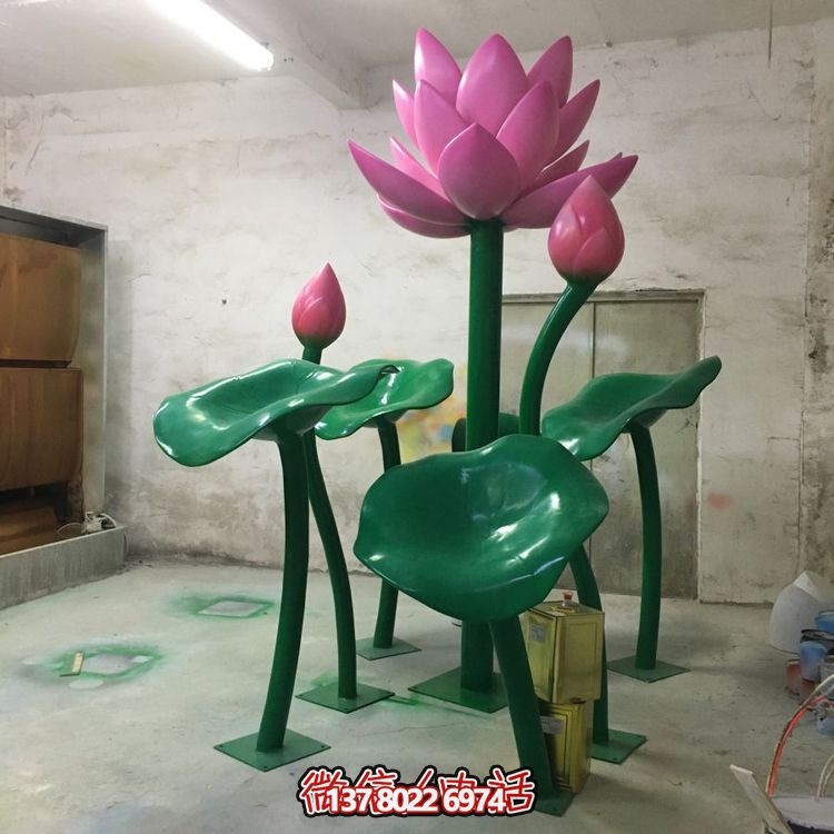 大型不銹鋼彩繪蓮花擺件，為游樂場、商場、戶外公園增色