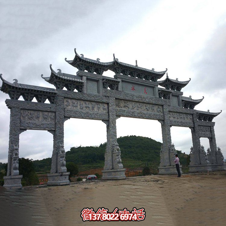 精美大型仿古青石雕刻門樓牌坊，為景區入口增添精彩