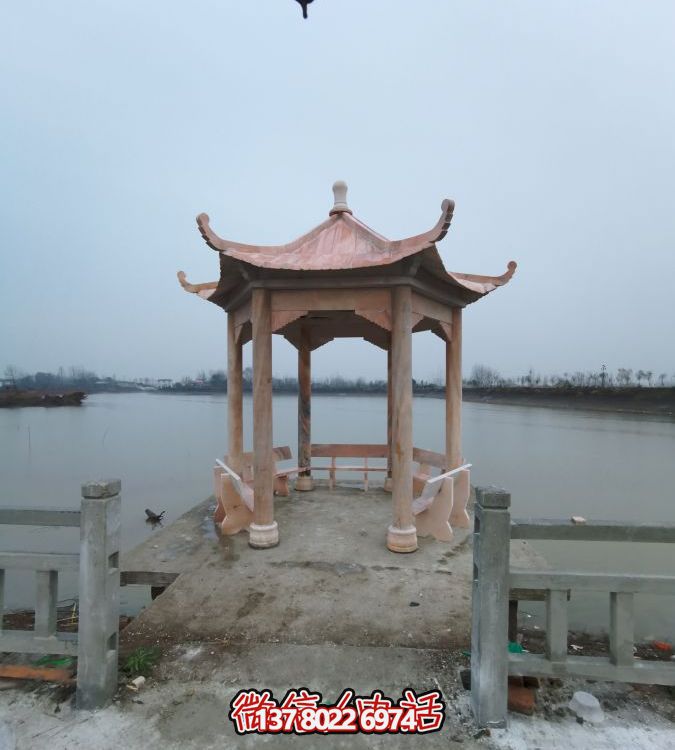 河邊大理石涼亭雕塑，欣賞晚霞紅