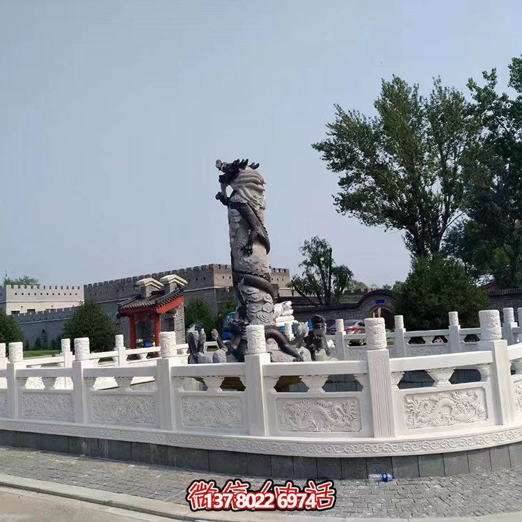 漢白玉石雕欄板，為景區水池提供防護及園林裝飾
