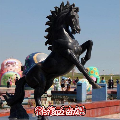 大型仿銅馬玻璃鋼雕塑，為廣場(chǎng)景觀增添無限精彩