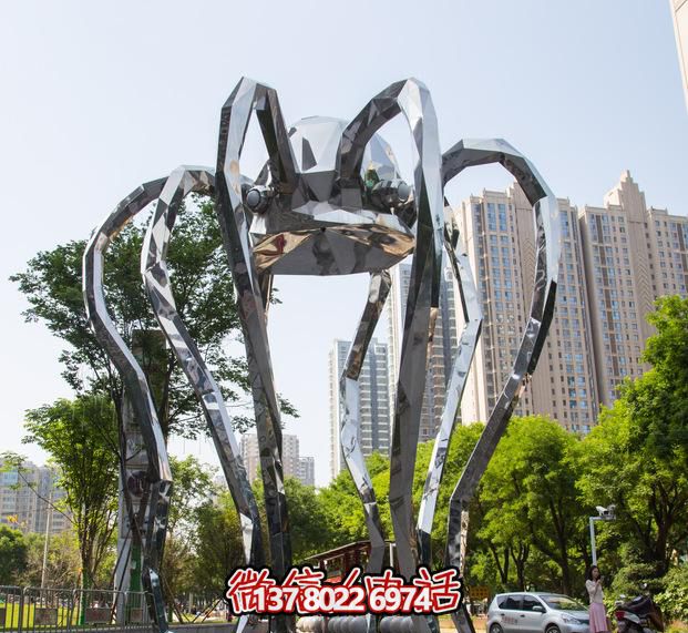 不銹鋼長腿螃蟹雕塑，為公園增添創(chuàng)意裝飾