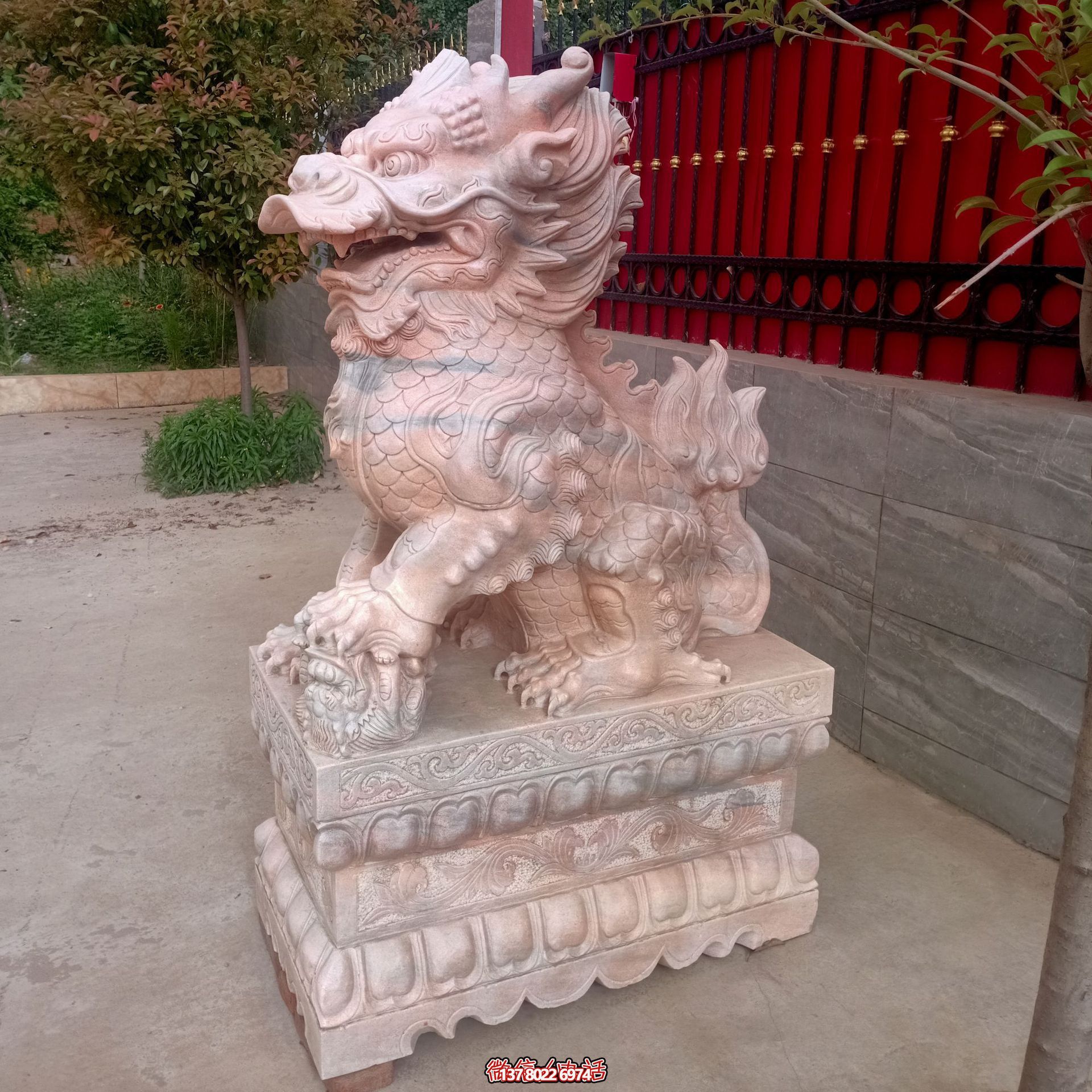 大型仿真麒麟雕塑，增添寺廟園林景觀紅晚霞之美
